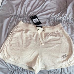 Nike Shorts with pockets NWT